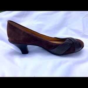 Softspots 8.5 suede brown heels - never worn